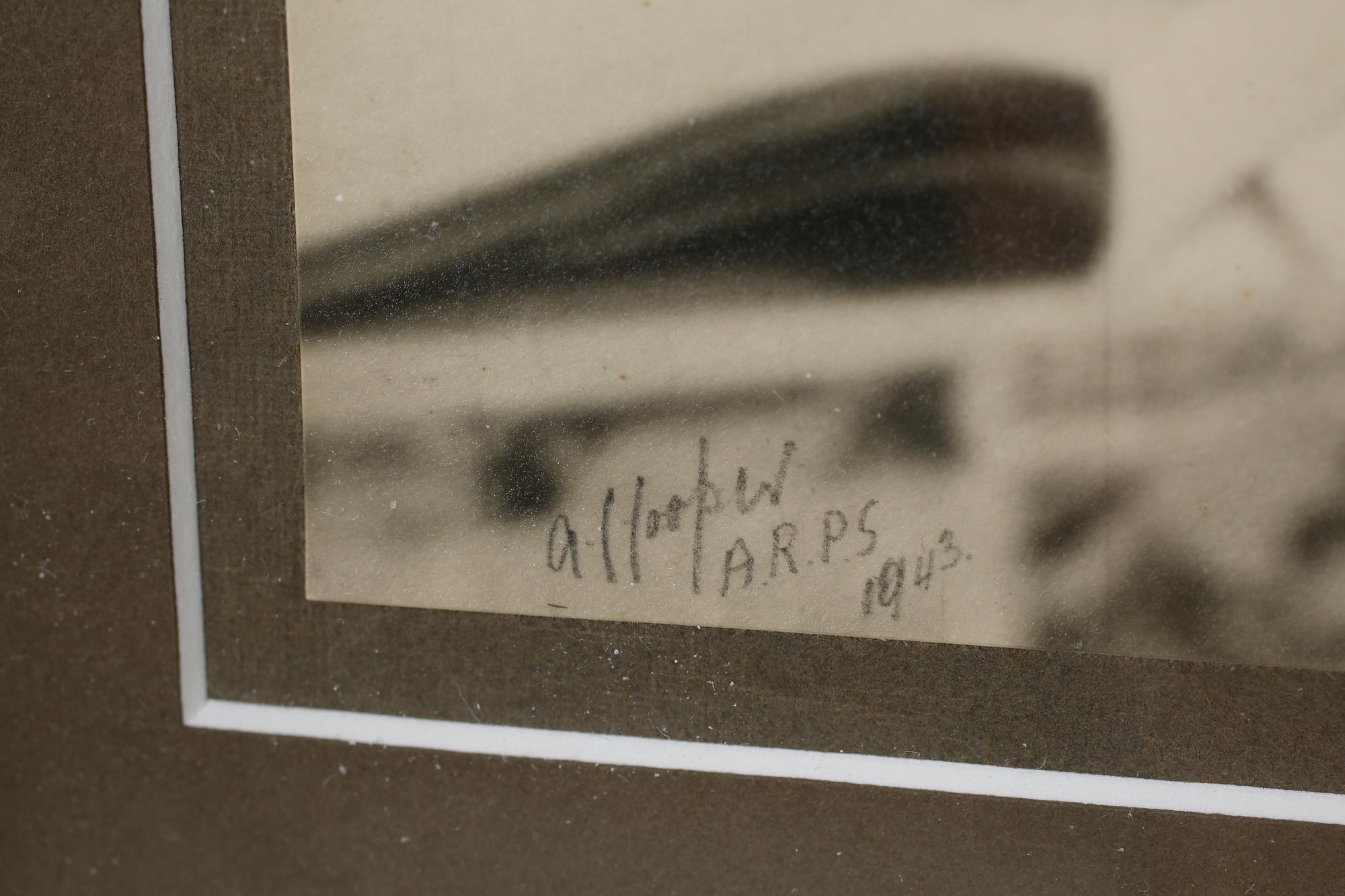 A C COOPER, fotografi, signerat A C Cooper A.R.P.S, daterat 1943.