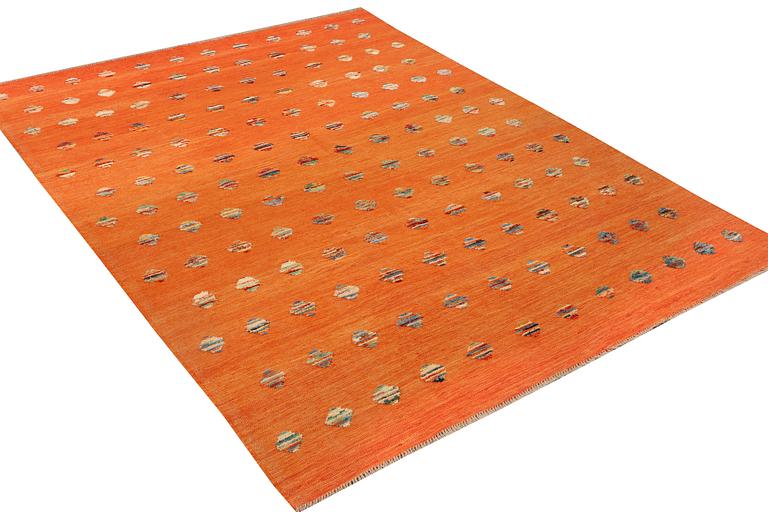 A modern design kilim carpet, a. 292 x 217 cm.