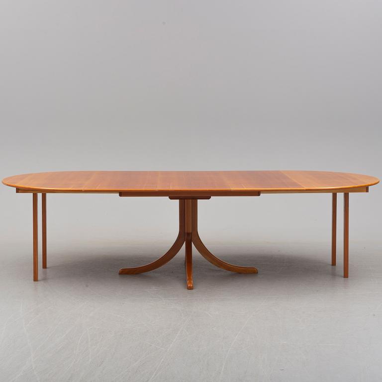 A '771' dining table by Josef Frank, Firma Svenskt Tenn.