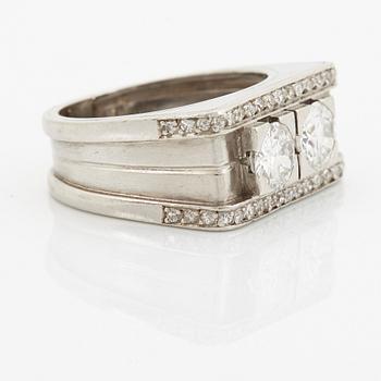 Ring platina med gammal- och åttkantslipade diamanter.