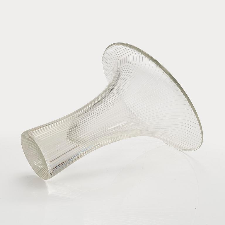 Tapio Wirkkala, maljakko, lasia, ”Kantarelli”, signeerattu Tapio Wirkkala Iittala.