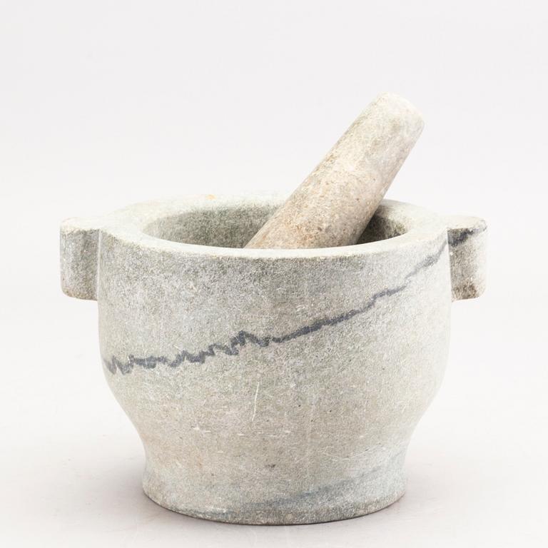 MORTEL MED STÖT, kolmårdsmarmor, 1800-tal.