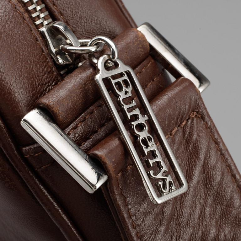 VÄSKOR, 2st, Burberry och Calvin Klein, den senare 2012.