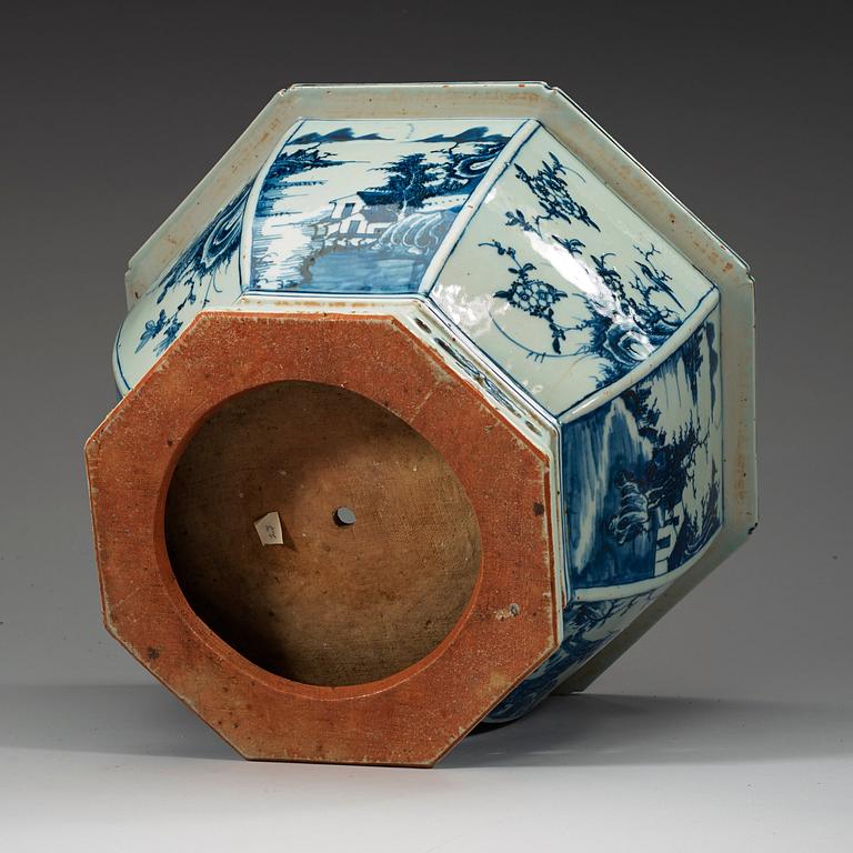 A blue and white flower pot, Qing dynasty, late Qianlong (1736-95).