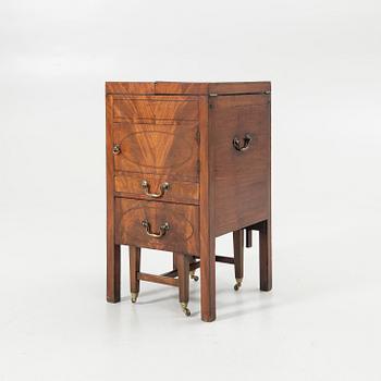 Toilettmöbel, engelsk stil, Georg Kofoed Möbelfabrik, Danmark.
