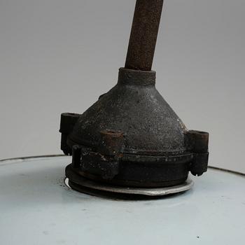 VÄGGLAMPA, för utomhusbruk. 1900-talets första hälft.