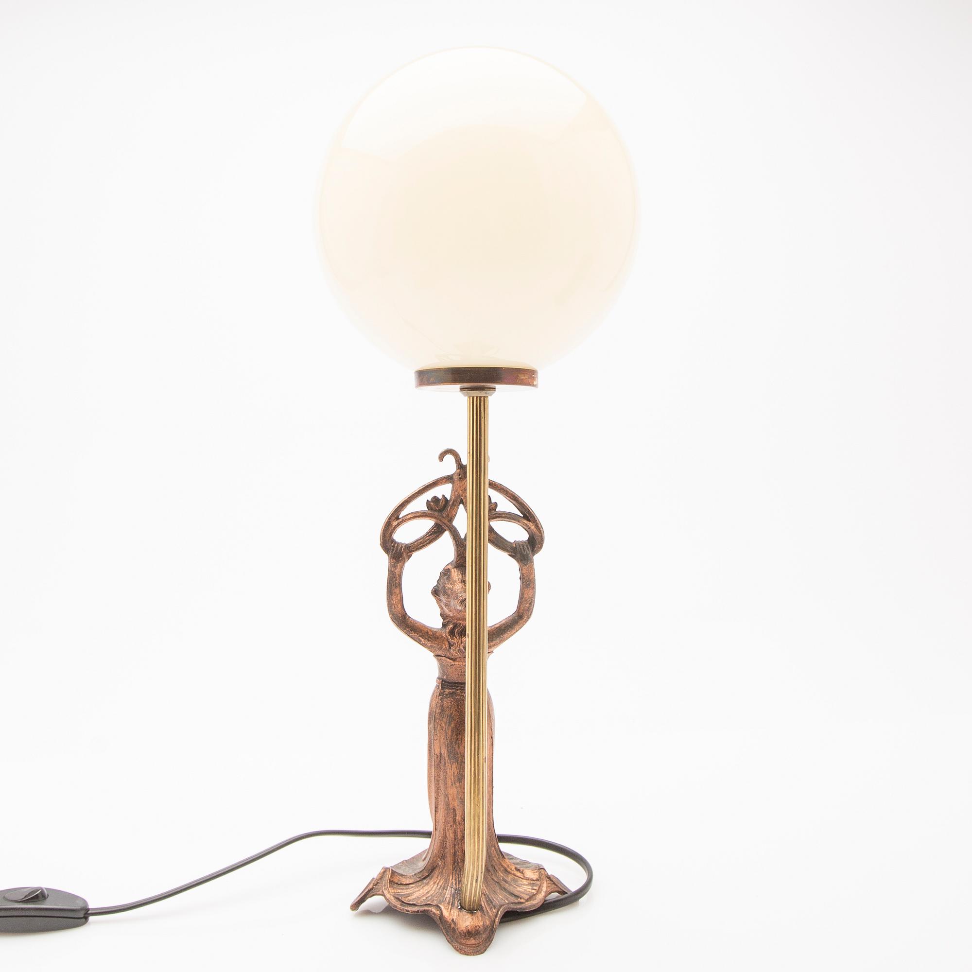 Table lamp, Art Nouveau style, 20th century.