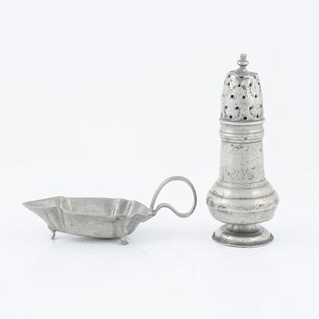 A lot of five pewter objects, 18th and 19th Century.