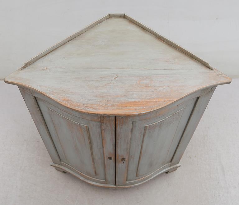 HÖRNSKÄNK, 1800-talets första hälft.