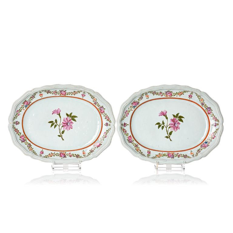 A pair of famille rose dishes, Qing dynasty, Qianlong (1736-95).