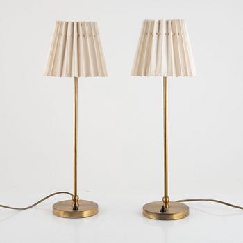 Josef Frank, bordslampor, ett par, modell 2332, Firma Svenskt Tenn.