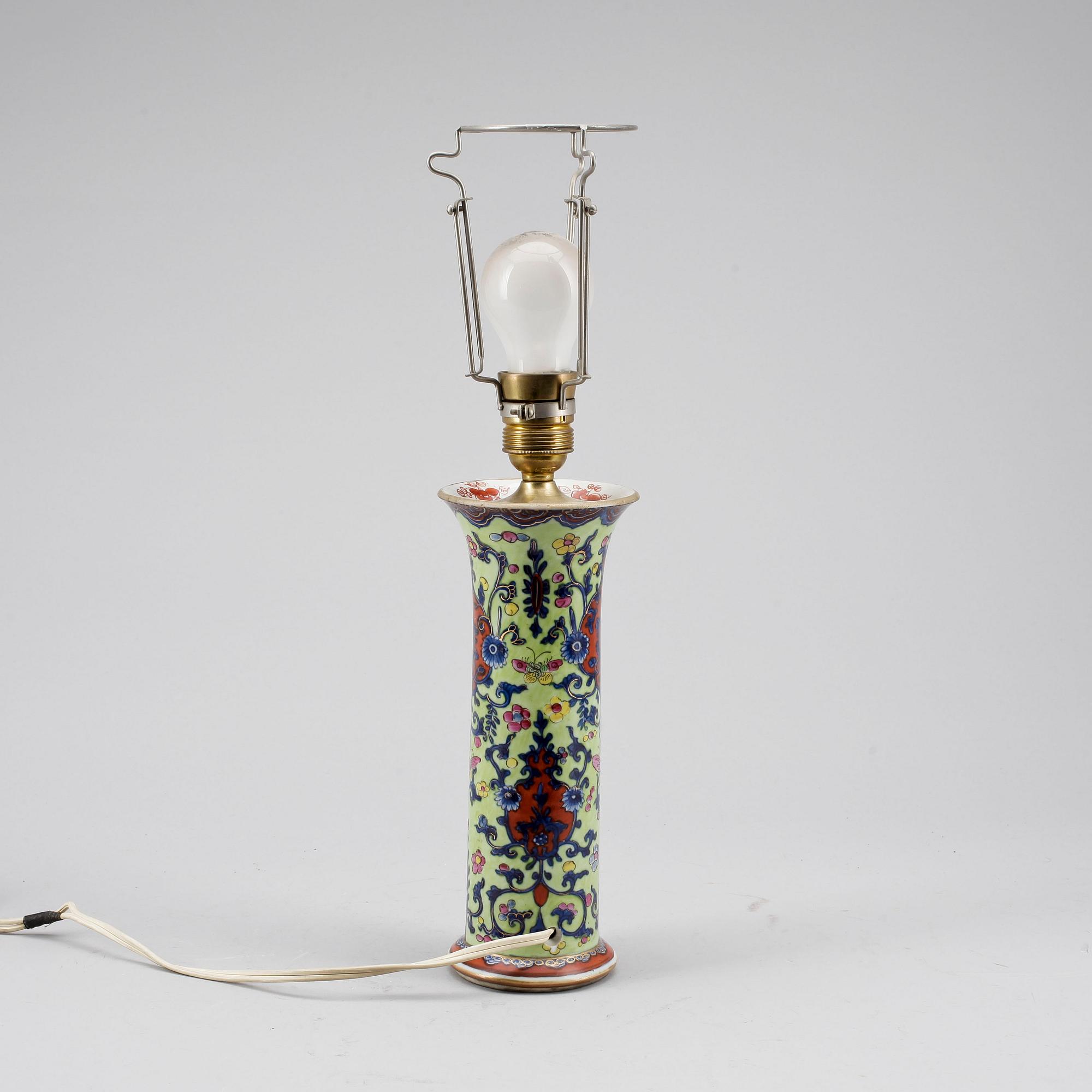 VAS/BORDSLAMPA, porslin, Kina, sekelskiftet 1800/1900-tal.