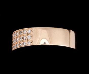 RING, 14k guld med 39 diamanter tot 0,40ct. Vikt ca 4,26 gram.