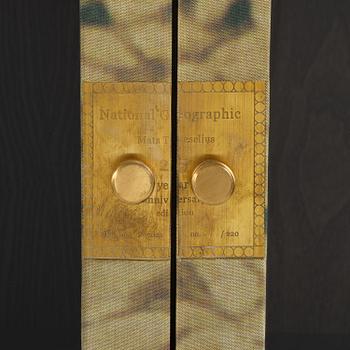 Mats Theselius, skåp, "National Geographic, 25th Anniversary edition", ed. 208/220, Källemo, Värnamo, efter 2015.