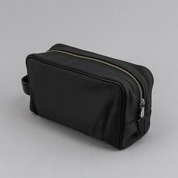 LOUIS VUITTON, 'Parana Toiletry Bag 26'.