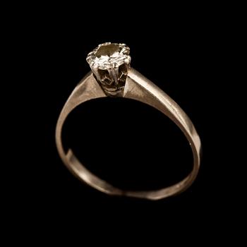 RING, 18k vitguld med briljantslipad diamant, 0.44 ct. Göteborg, 1969. Vikt 3 g.