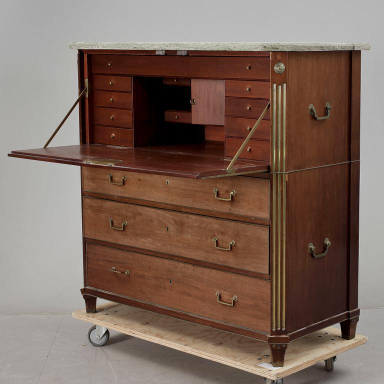 CHIFFONJÉ, sengustaviansk, tidigt 1800-tal.