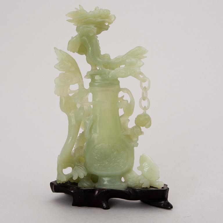 A Chinese bowenite sculpture.