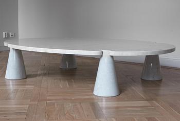 Angelo Mangiarotti, a carrara marble "Eros" sofa table for Skipper, Italy 1970-80's.