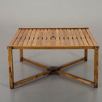 A garden table by Elsa Stackelberg, Fri Form.