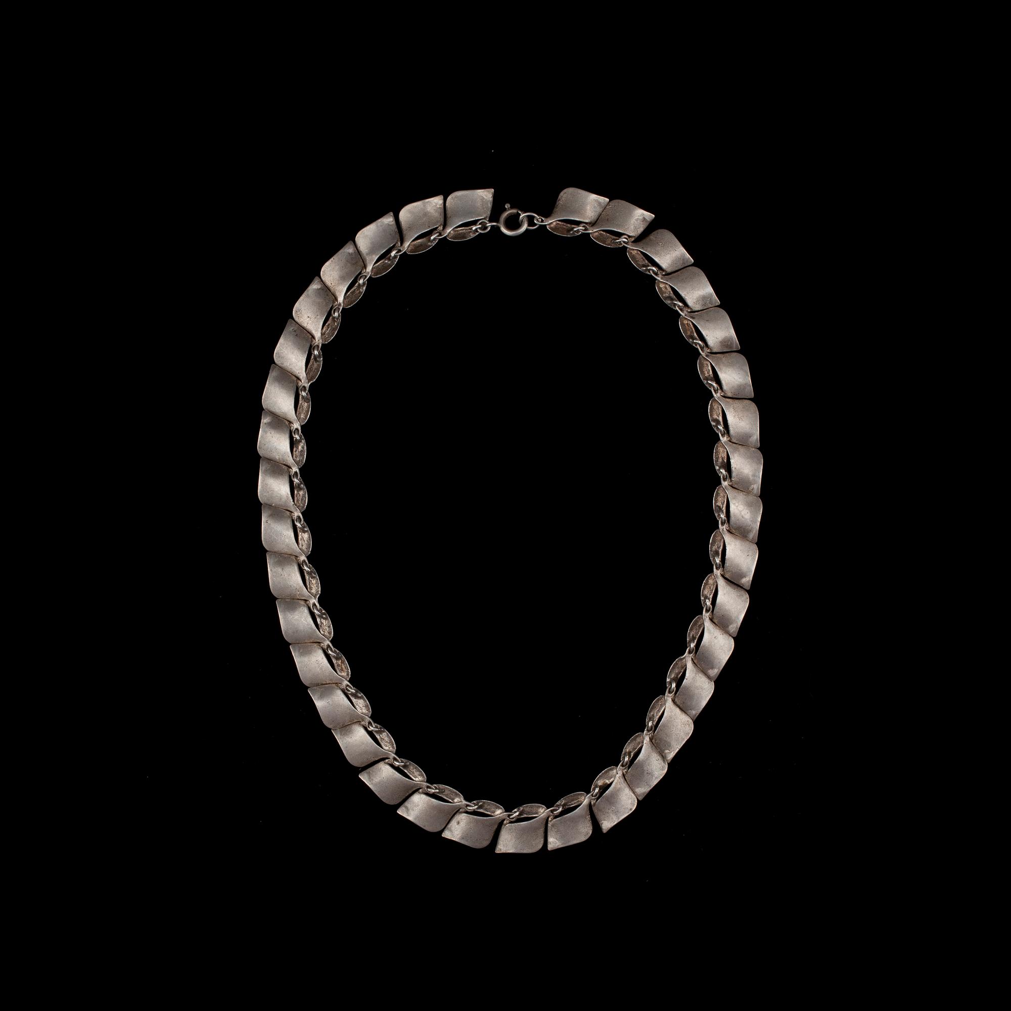 HALSSMYCKE, ARMSMYCKE, ÖRHÄNGEN och BROSCH, sterling silver. Sten & Laine 1989. Vikt tot. 80 g.