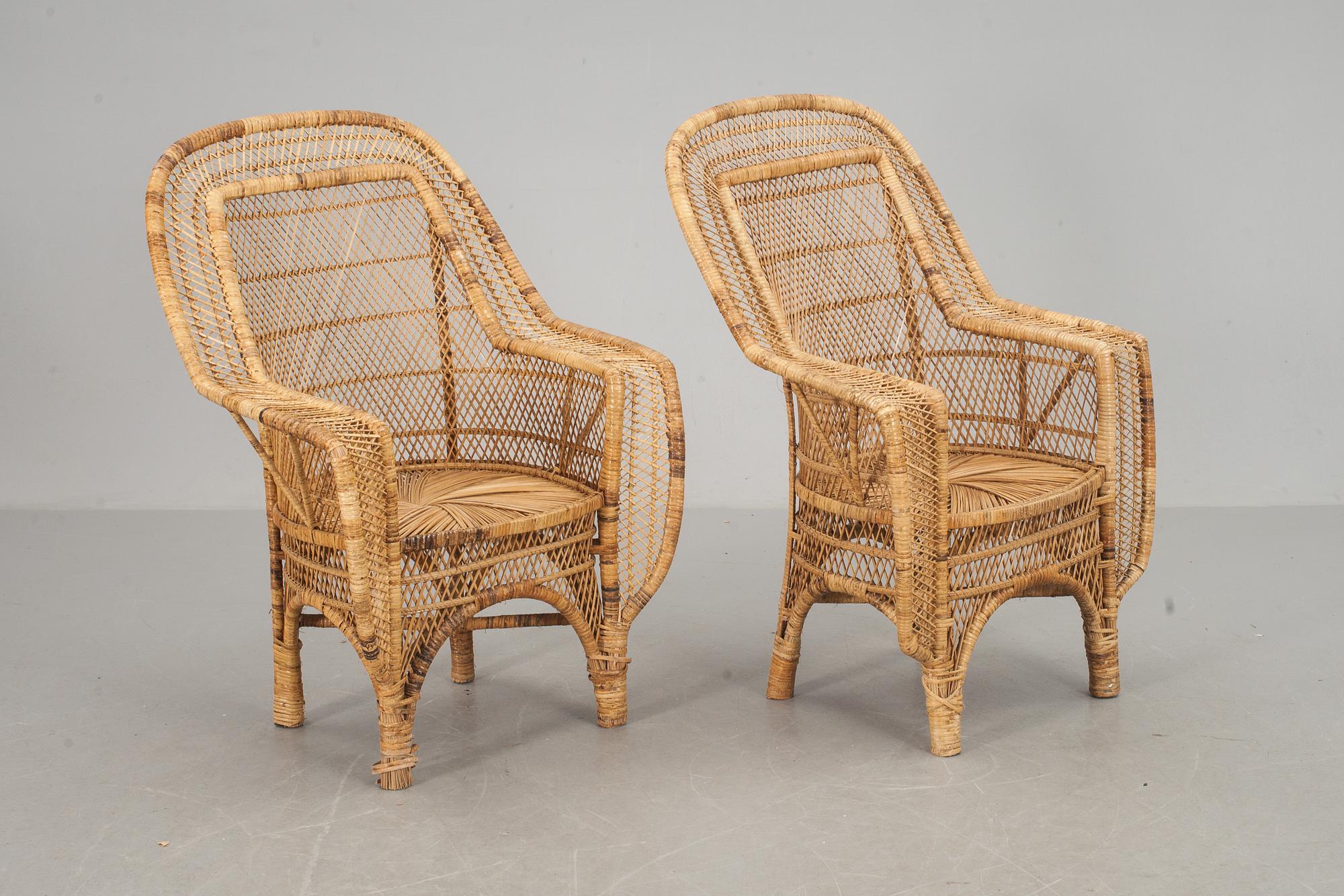 KORGSTOLAR, ett par, 1900-talets andra hälft.