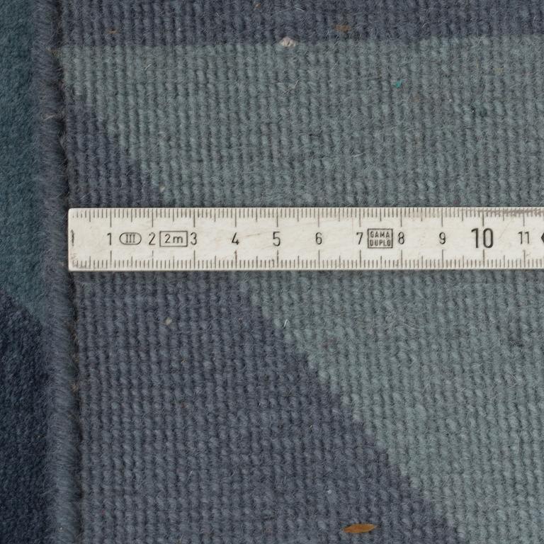 MATTO, "Trisquare, Blue", Indien, ca 298 x 200,5 cm, Linie Design, Hanne Kortegaard.