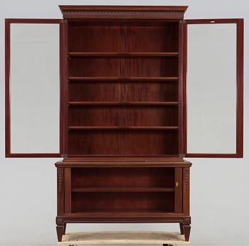 BOKSKÅP, Louis XVI-stil, 1900-talets mitt.