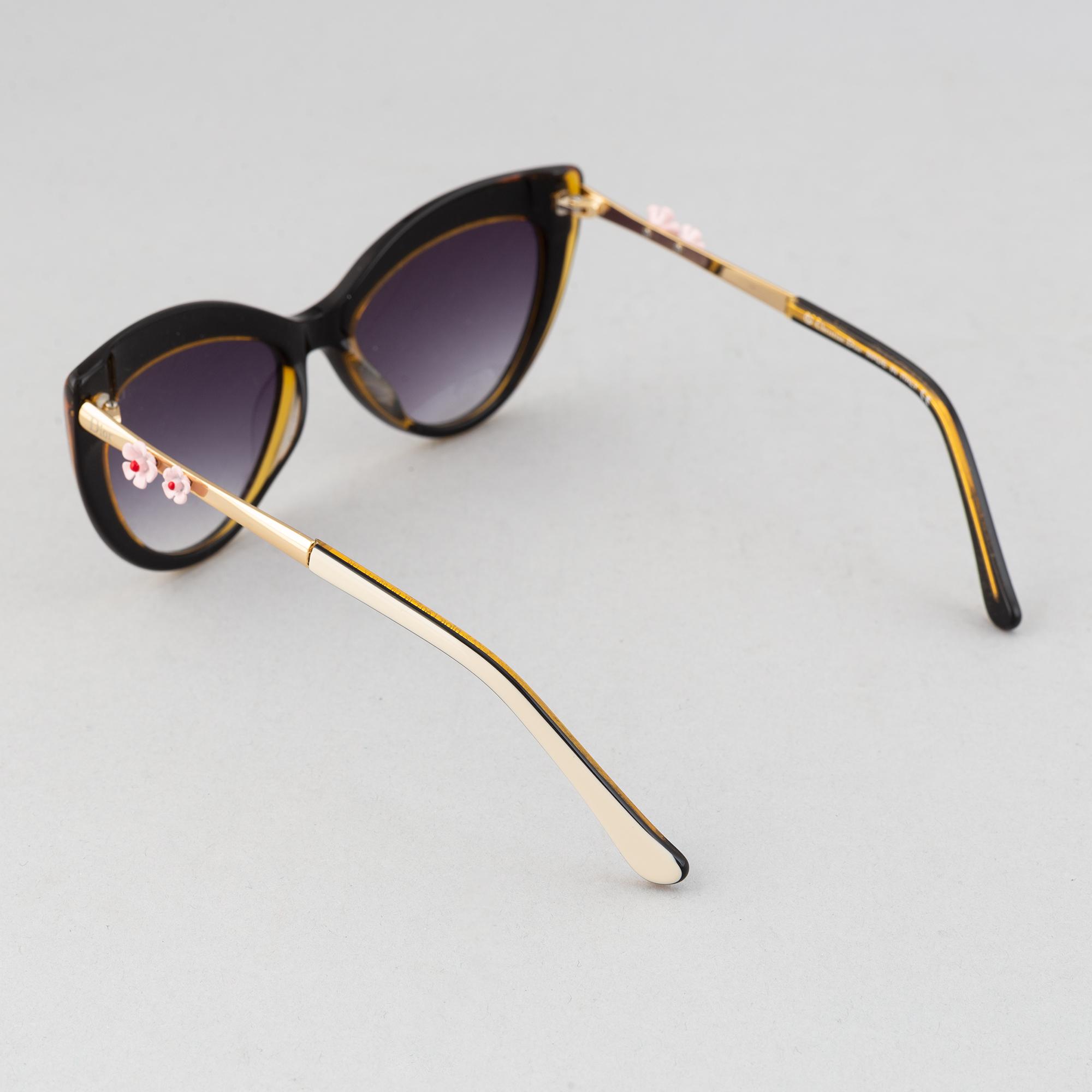Christian Dior, a pair of 'Dior Lady' sunglasses.