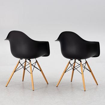 Charles & Ray Eames, stolar, ett par, "Plastic chair DAW", Vitra, Italien, 2015.