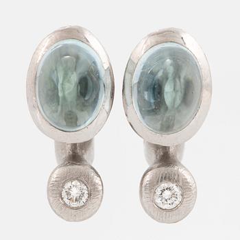 OLE LYNGGAARD, CHARLOTTE LYNGGAARD, earrings with cabochon-cut aquamarines and brilliant-cut diamonds.