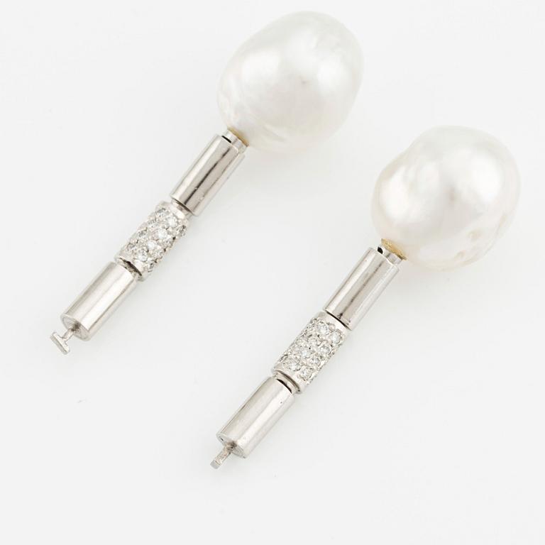 A pair of Gaudy earrings with platinum pendants  with cultured pearls and round brilliant-cut diamonds.