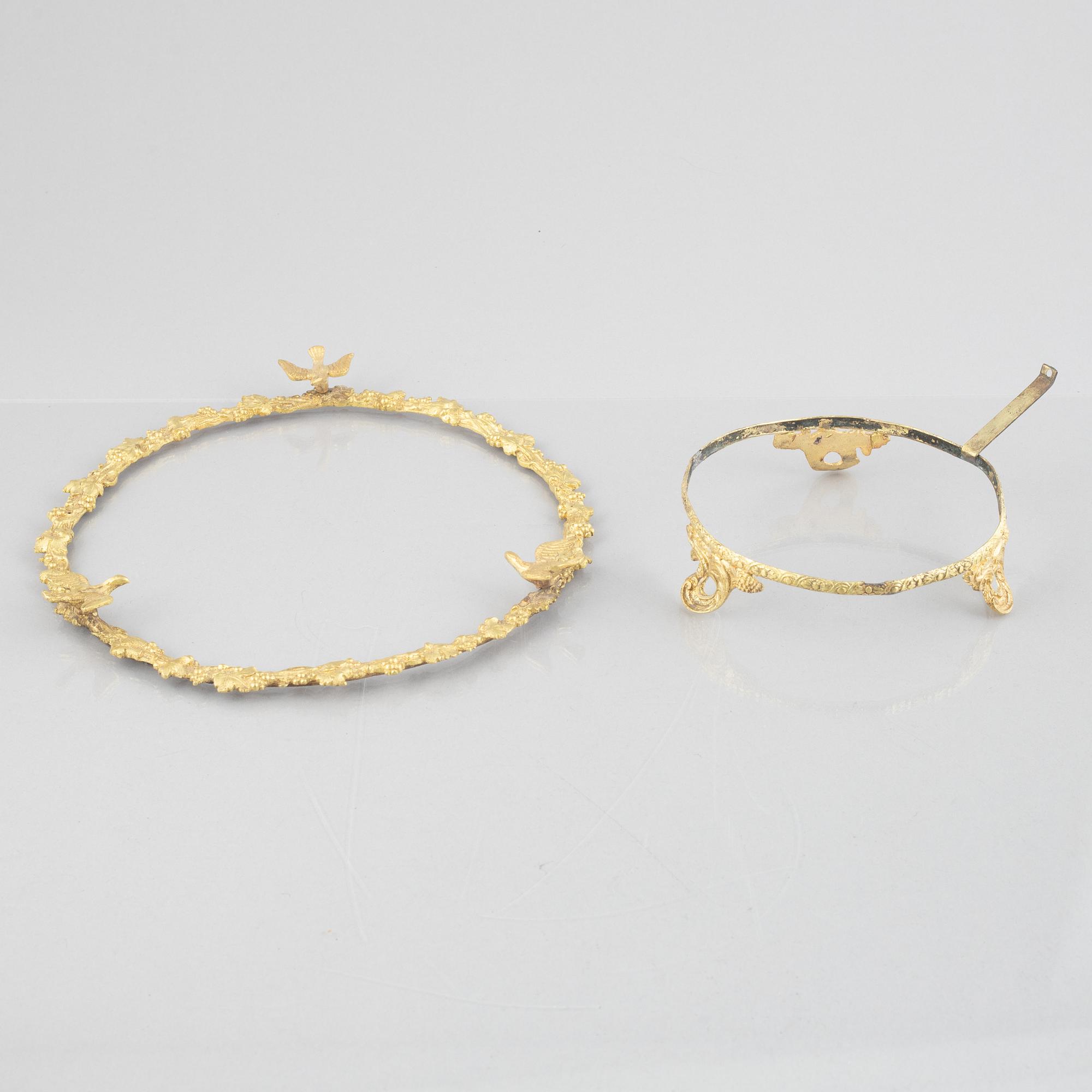 A dish and a pair of pots, porcelain, Japan, early 20th century.