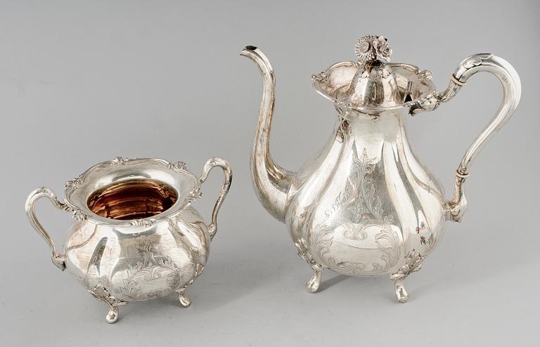 KAFFEKANNA OCH SOCKERSKÅL, silver. Tot vikt ca 1169 g.
