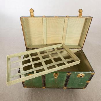 An Italien Brevettato trunk first half of the 20th century.