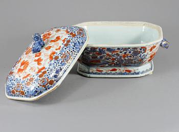 TERRIN, porslin, Kina, 1700-tal.