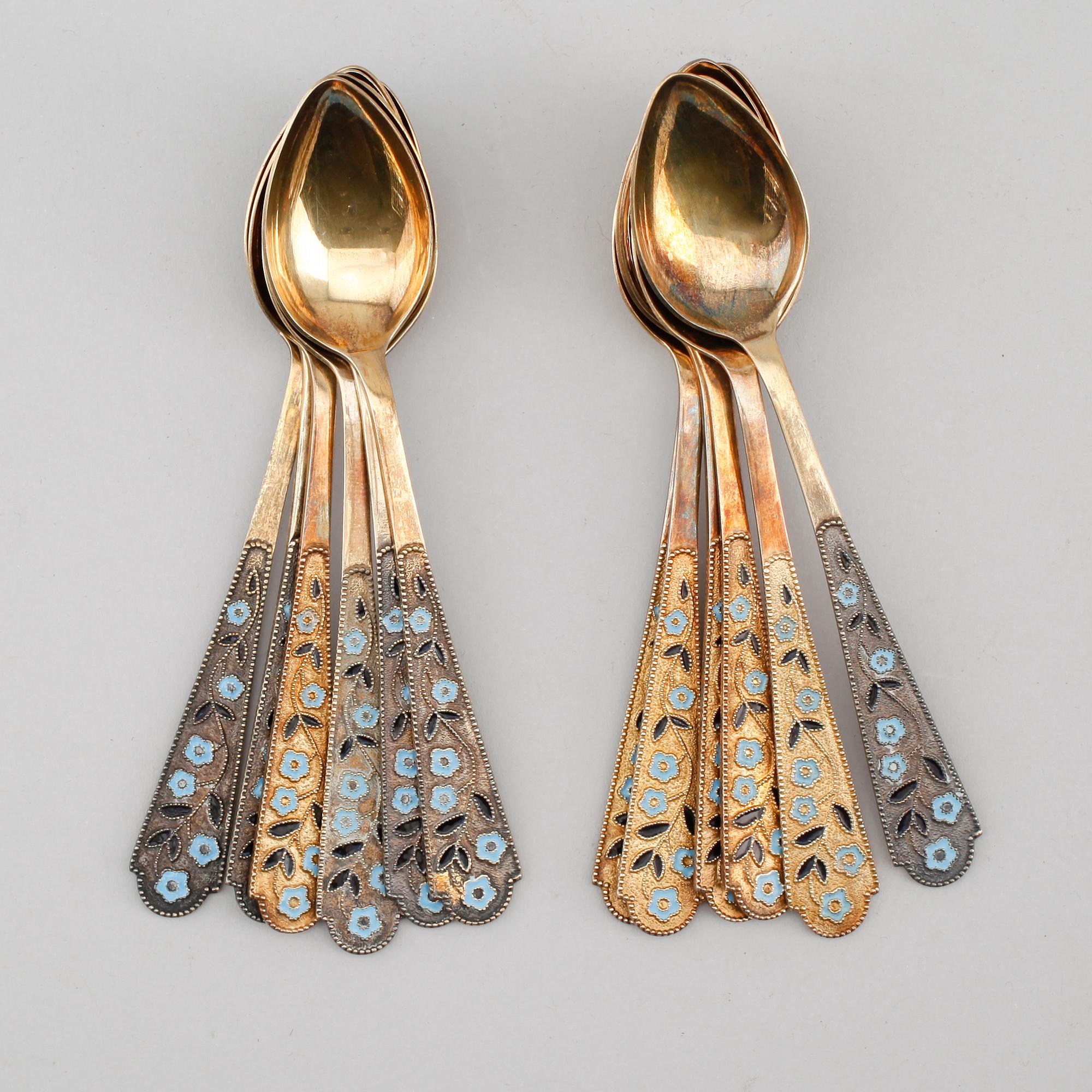 TESKEDAR, 12 st, förgyllt silver, Ryssland, 1900-talets första hälft. Vikt ca 272 gram.