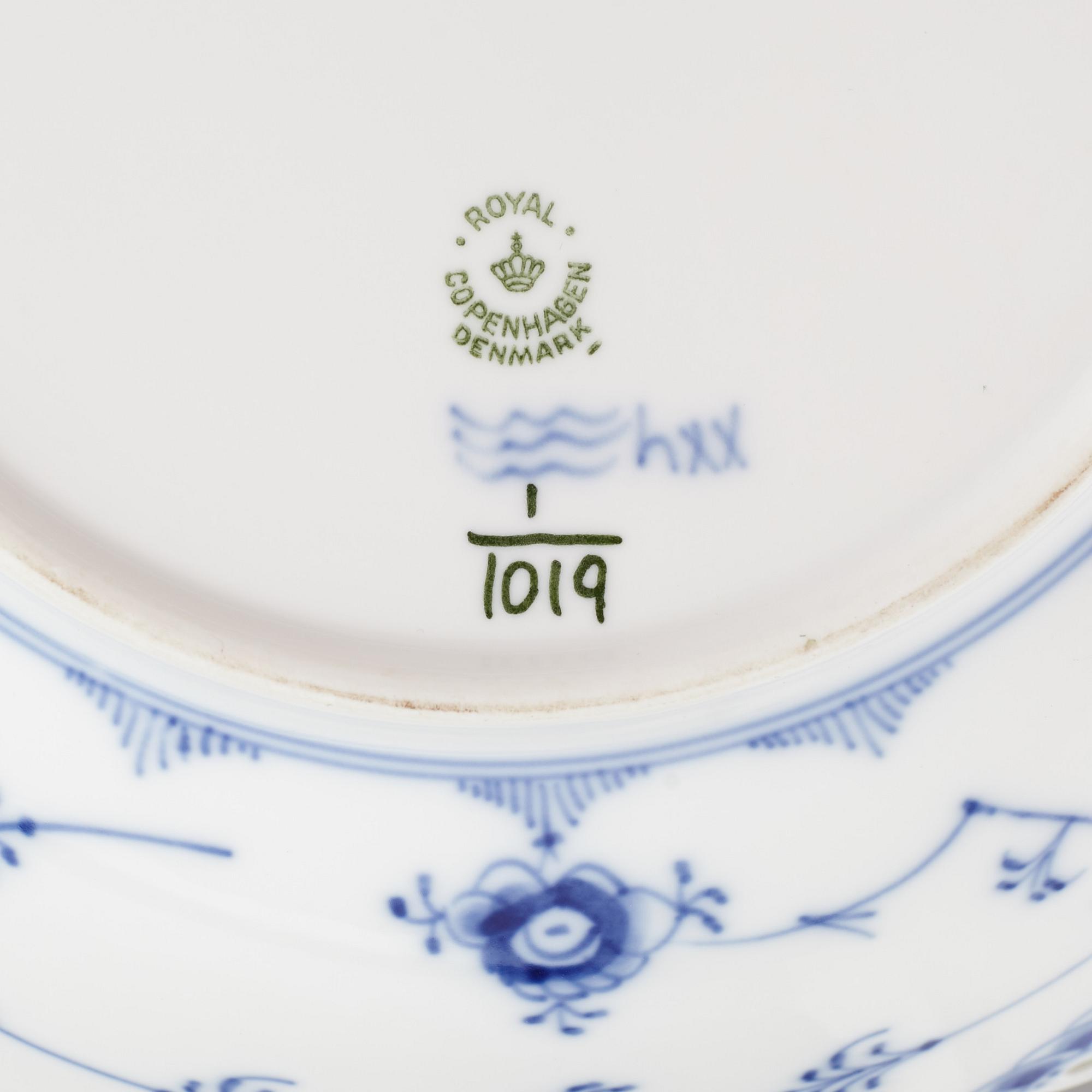 ROYAL COPENHAGEN, kaffeservis, 45 delar, porslin, "Musselmalet Helblonde", Danmark.