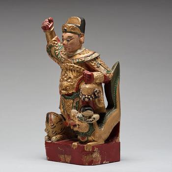 SKULPTUR, lackerat trä. Qingdynastin, 1800-tal.