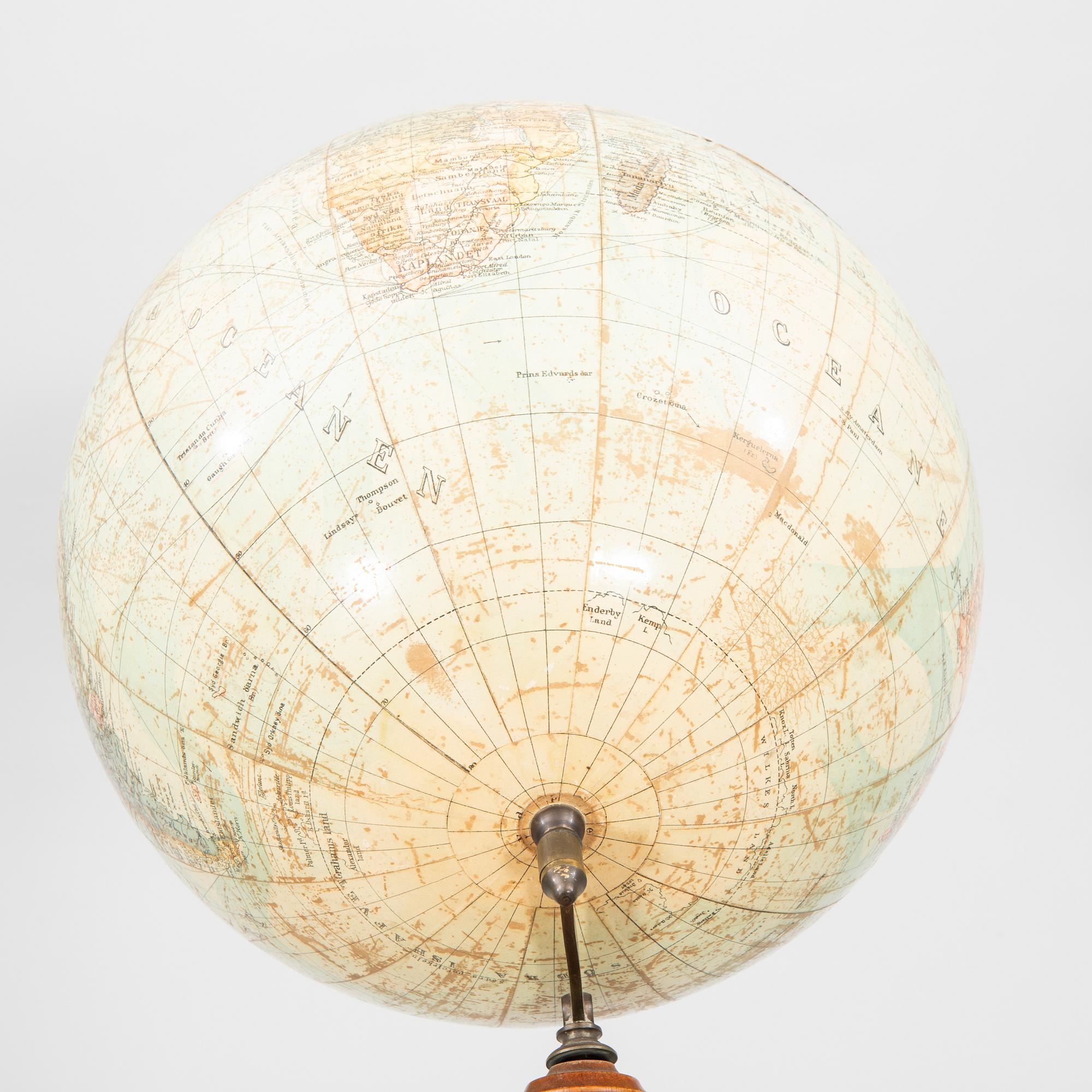 An early 1900s globe.