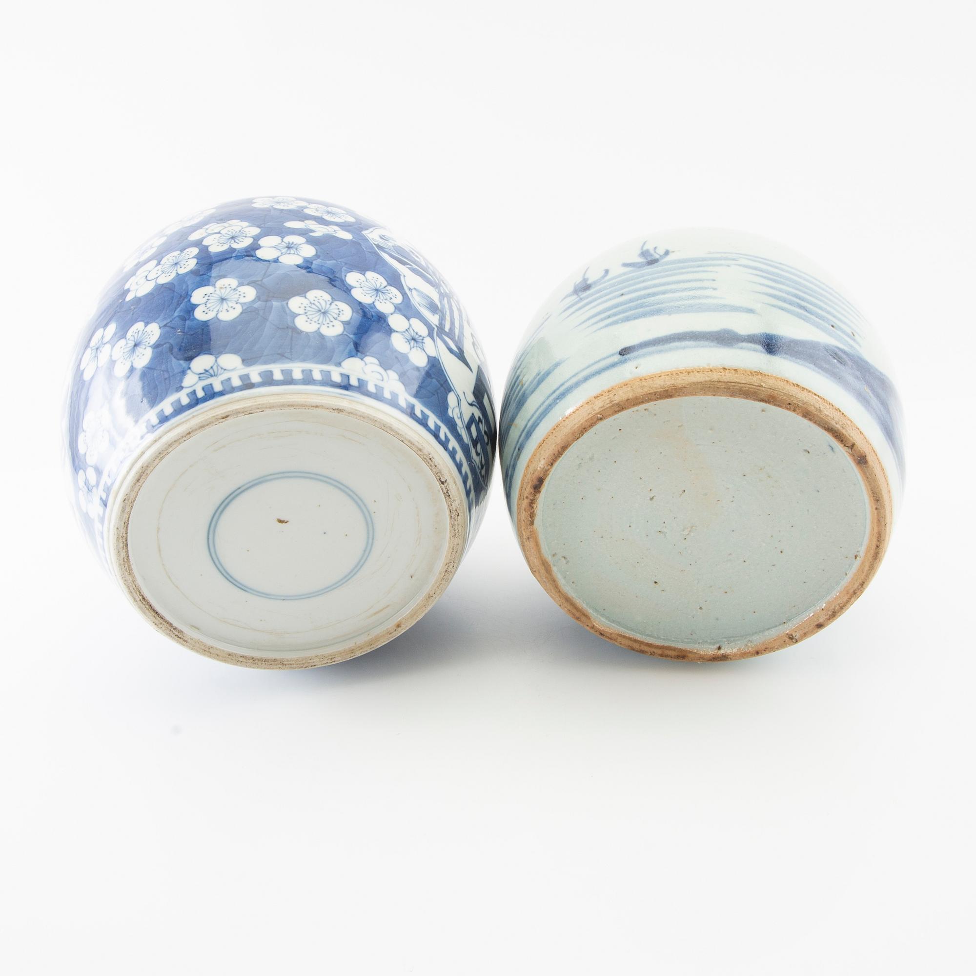 Urns 2 pcs China 19th century porcelain.