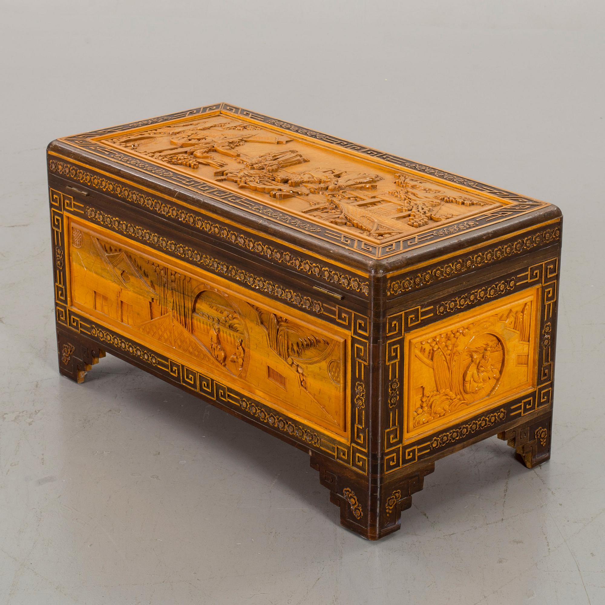 KAMFERKISTA, 1900-tal.