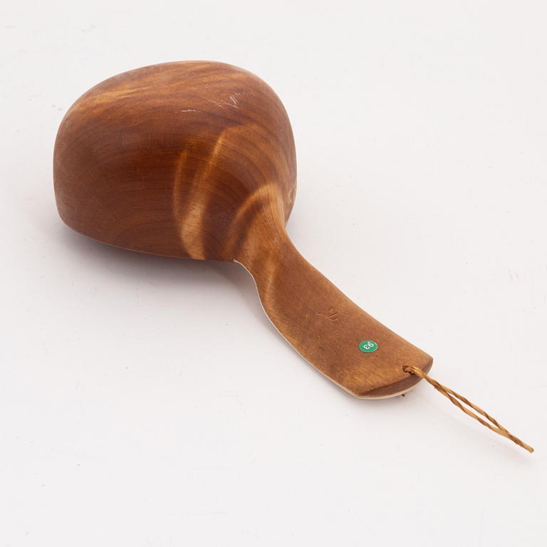 A birch cup by Tore Sunna, before 1977.
