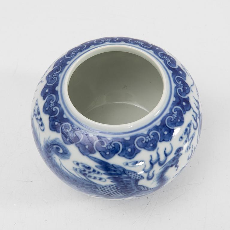 Penselbad, porslin, sen Qingdynasti, Kina, 1900-tal.