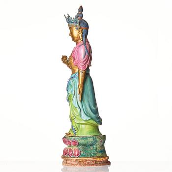 Bodhisattva, porslin. Qingdynastin med Yongzhengs märke.