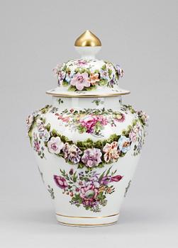 URNA, porslin, Meissen-liknande märke, 1900-talets första hälft.