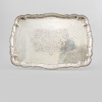 BRICKA, silver, otydliga stämplar, 1900-talets första hälft, vikt 1440 g.