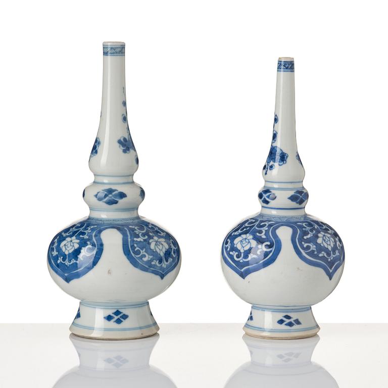 Two blue and white rose water sprinklers/vases, Qing dynasty, Kangxi (1662-1722).