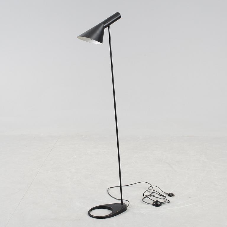 GOLVLAMPA. "AJ", Arne Jacobsen. Louis Poulsen.