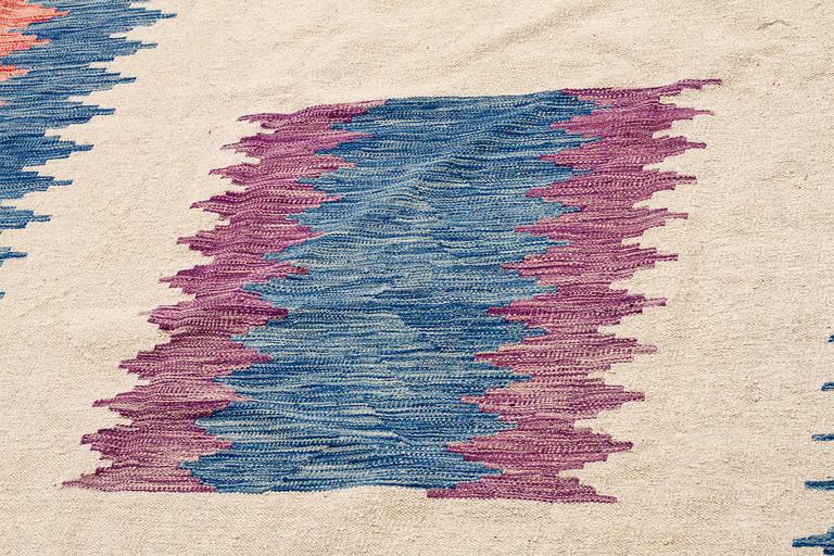 A kelim rug, 294 x 197 cm.